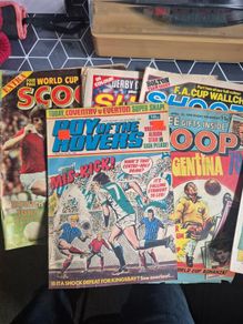 Football annuals & mags