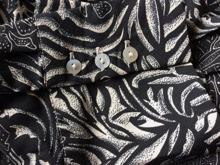 Daniel Hechter Ladies Black & White Long Sleeve Floral Print Blouse Uk 22 Includes Postage
