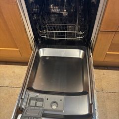 Compact Integrated Dishwasher