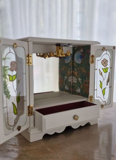 Jewellery box