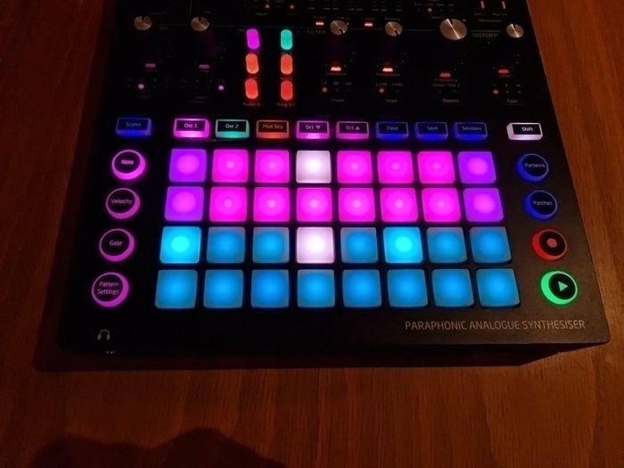 Novation  Circuit MonoStation