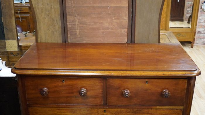 Victorian Mahogany Chest of Drawers