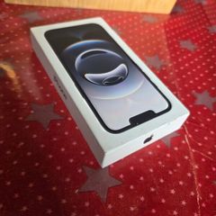 Empty box for iPhone 16e