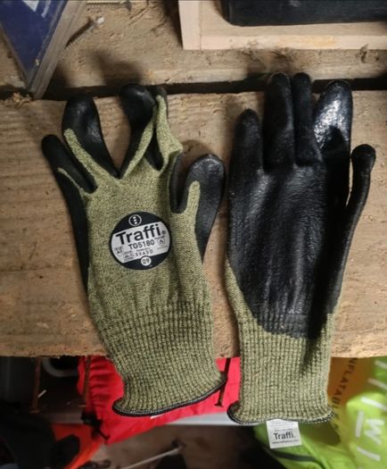Box of protective gloves grade D