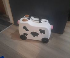 kids ride on suitcase