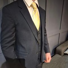 River Island Mens navy suit. Ideal for a Wedding or a Debs!