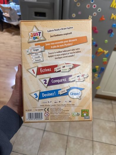 Just One board game (French)