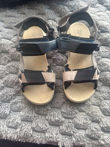 boys sandals size 4