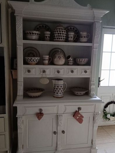 solid kitchen dresser delivery arranged