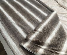 Luxury Faux Fur Throw  Very Soft & Elegant (225 x 245 cm)