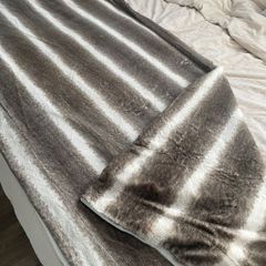 Luxury Faux Fur Throw  Very Soft & Elegant (225 x 245 cm)
