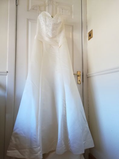 New Wedding Dress Never Worn Size 10 / 12