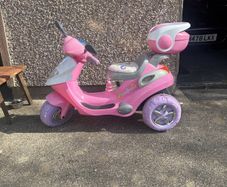 kids motorised trike bike.
