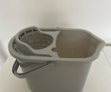 Mop bucket