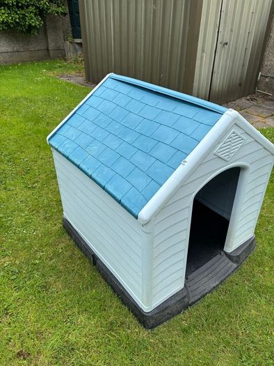 Large Plastic Dog Kennel Excellent Condition