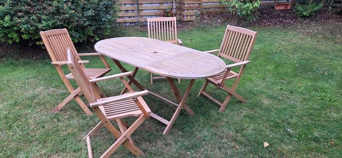 Garde Table and 4 Chairs