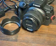 Canon R100