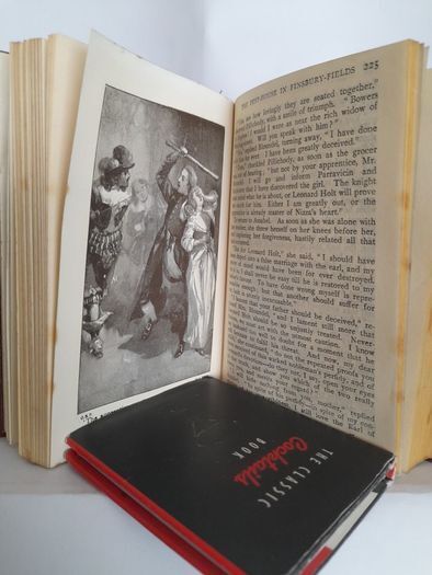 Old St. Paul's by W. Harrison Ainsworth. Illustrated by J. Finnimore (HQ469)