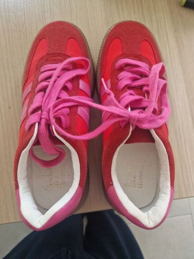 Red / pink trainers - size 6