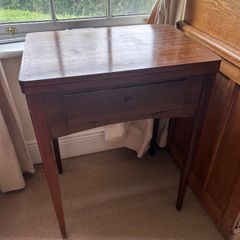 Sewing table with sewing machine