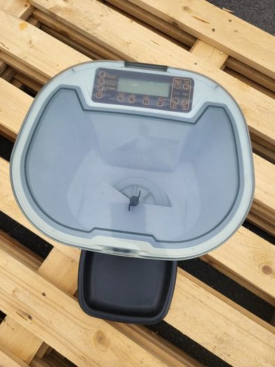 Pet Food Dispenser