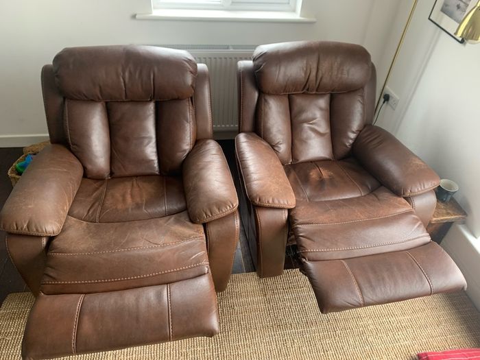 x2 Brown Faux Leather Recliner Chairs