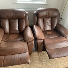 x2 Brown Faux Leather Recliner Chairs