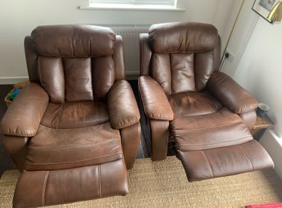 x2 Brown Faux Leather Recliner Chairs