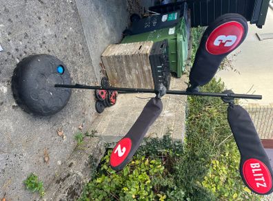 Taekwondo / Kickboxing.  3 Adjustable Kicking Targets.
