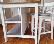 Breakfast bar table with 2 stools