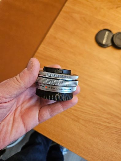 Olympus M.Zuiko 14-42mm pancake lens