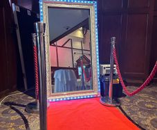 Selfie Mirror Photobooth