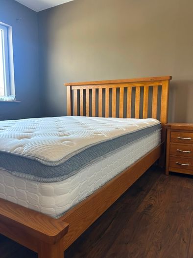 Solid oak king size bed and matching lockers