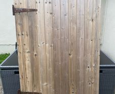 Side Gate