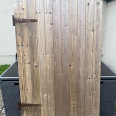Side Gate