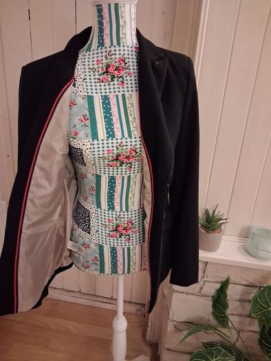 Fitted Black Blazer