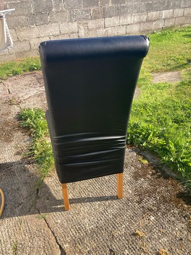 Beautiful extendable dining table + 5 Chairs
