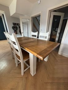 Extendable Oak dining table & 4 chairs