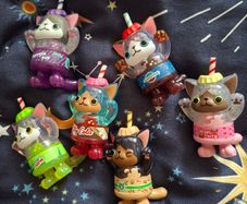 Fizzy drink themed cat figurines