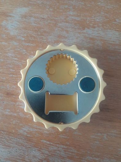 vintage GUINNESS Bottle Opener. Fridge Magnet, Beer Bottle Cap Opener.