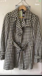 Ladies designer heavy coat size 6 like new