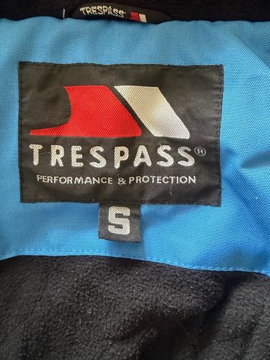 Ski Clothing (Jacket, Gloves, Socks,Snood/Grips)