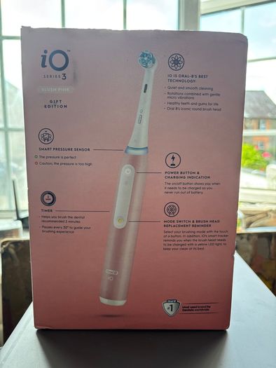 Oral-B iO Series 3 Electric Tootbrush (with Travel Case) (Pink)