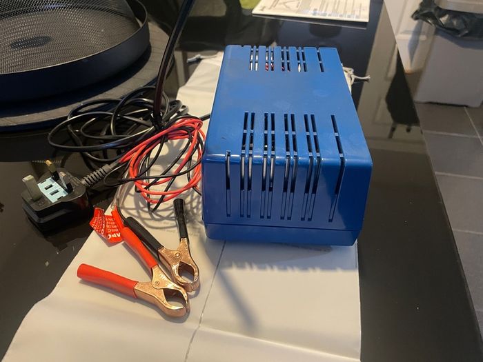 Draper 12v battery charger (new/unused)