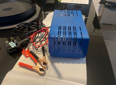 Draper 12v battery charger (new/unused)