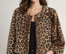 Super Soft Ladies Leopard Print Faux Fur Jacket: Size 10 (with brooch)