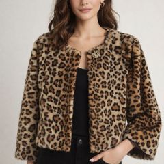 Super Soft Ladies Leopard Print Faux Fur Jacket: Size 10 (with brooch)