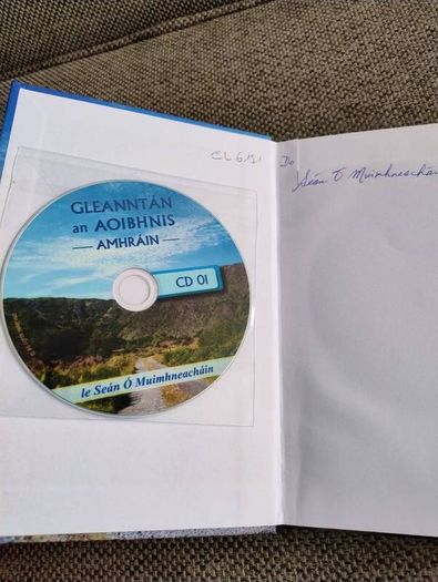 Gleanntan an Aoibhnis Danta agus Amhrain le Sean O Muimhneacain 2011 signed by the author plus 2 CDs included see photos FREE STANDARD POSTAGE INCLUDED