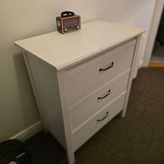 chest of drawers