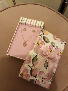 Rose gold earrings and pendant